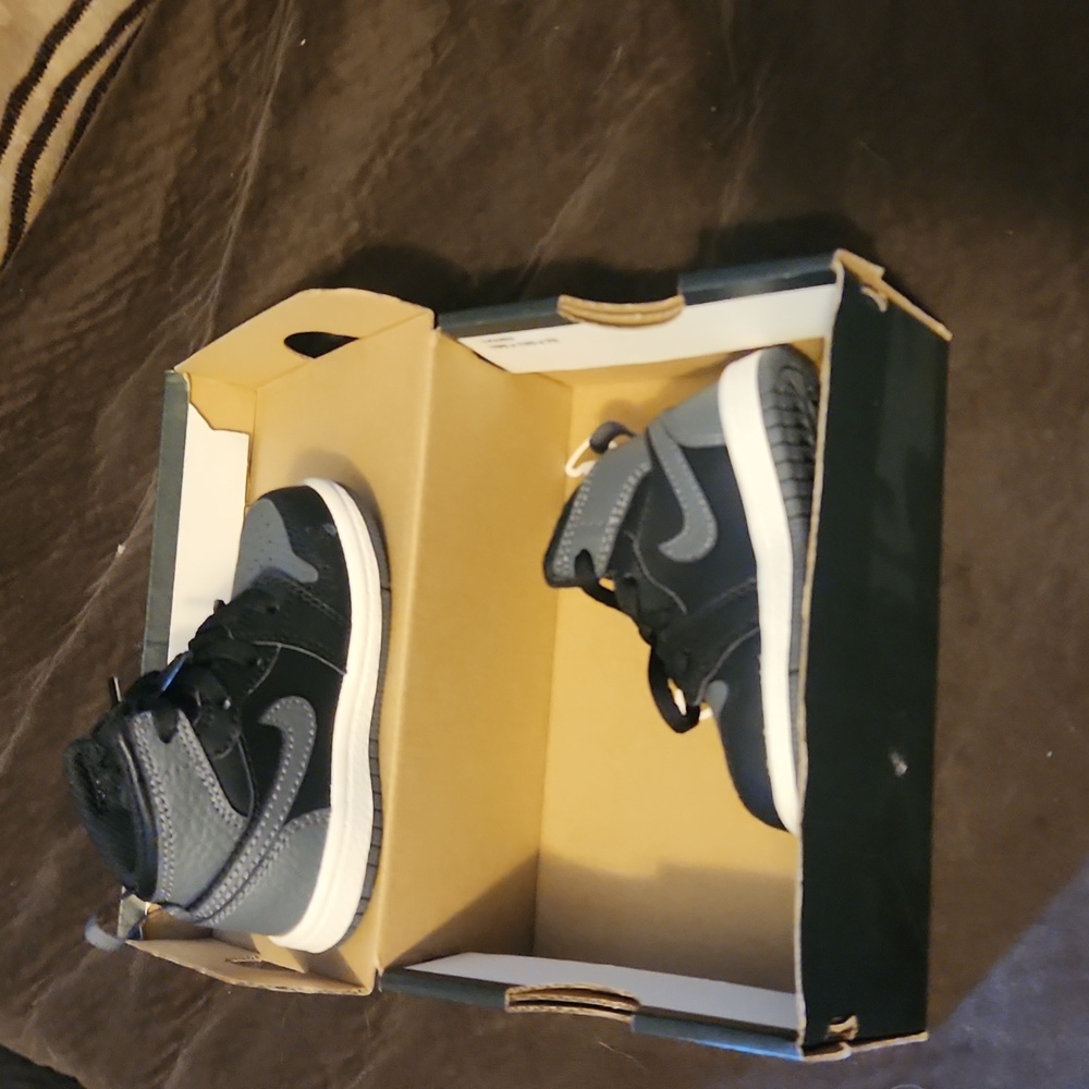 Jordan 1s,size 5 toddler